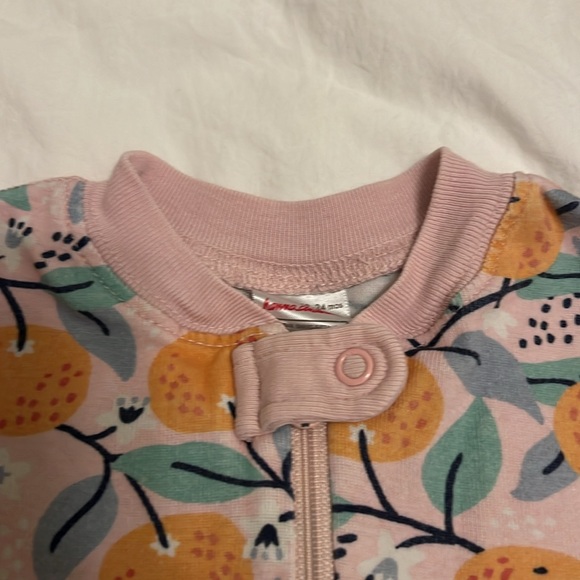 Hanna Andersson 80 cm 18 to 24 mo. pajamas, tangerine, and flower pattern - Picture 10 of 11